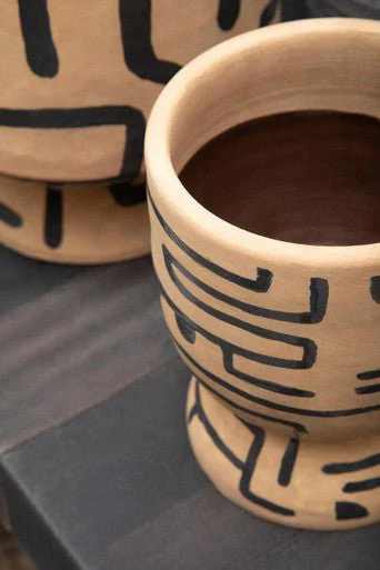Barren Earthenware Planter - Image 7
