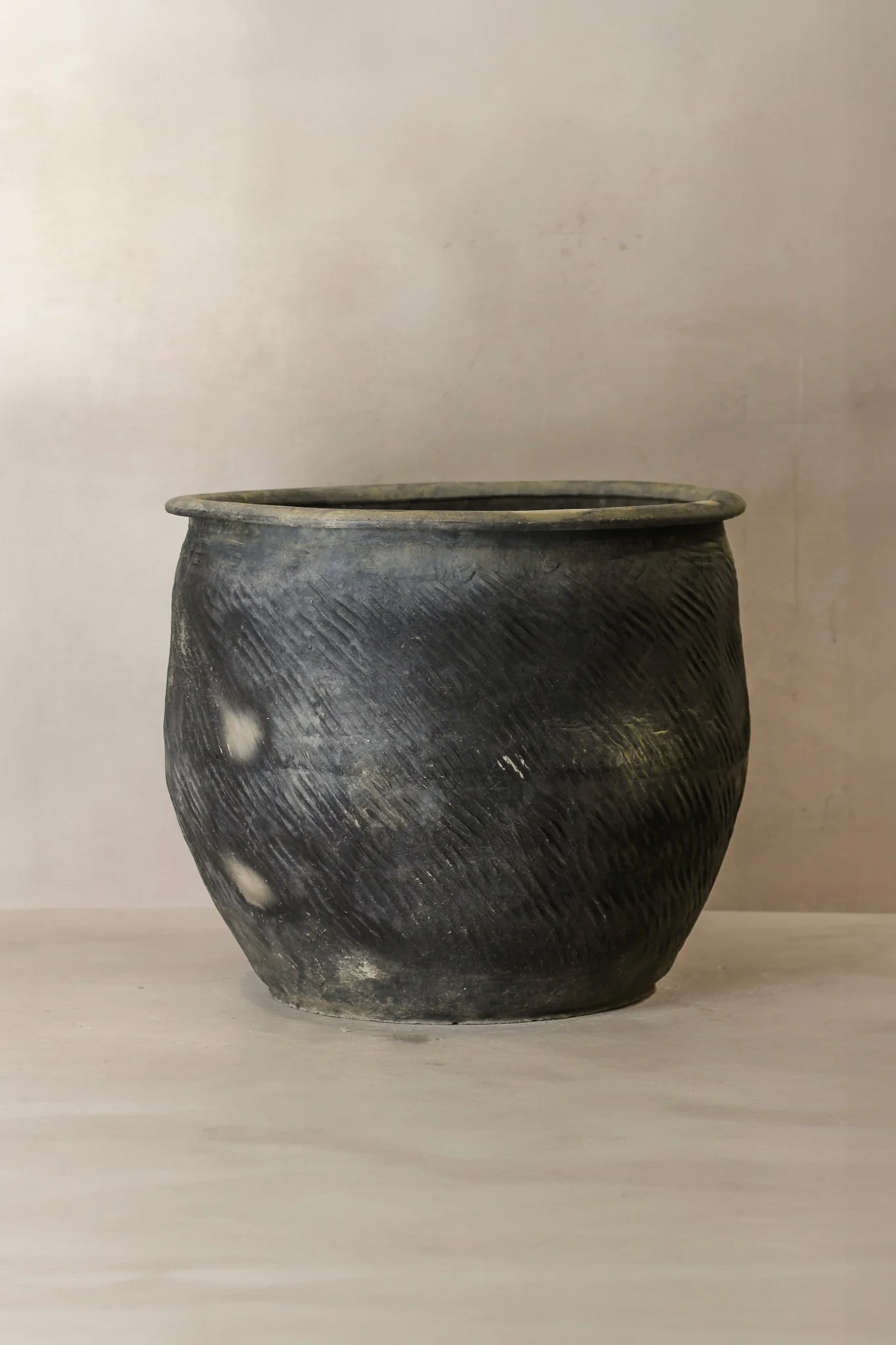 Big Old Grey Asian Pots - L014 - Image 5