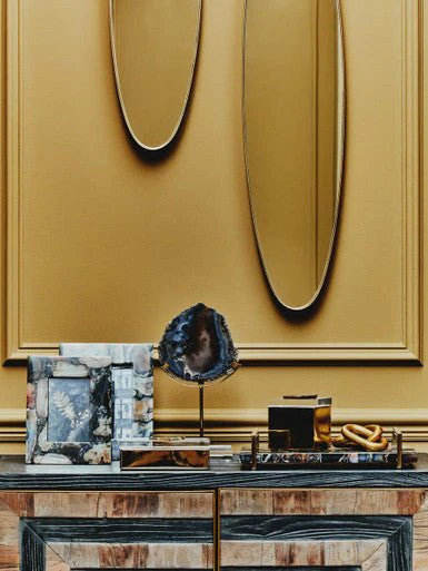 Bowerbird Black And Gold Agate Sculpture - Image 10