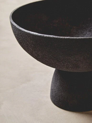 Deriva Large Textured Black Pedestal Bowl - Image 8