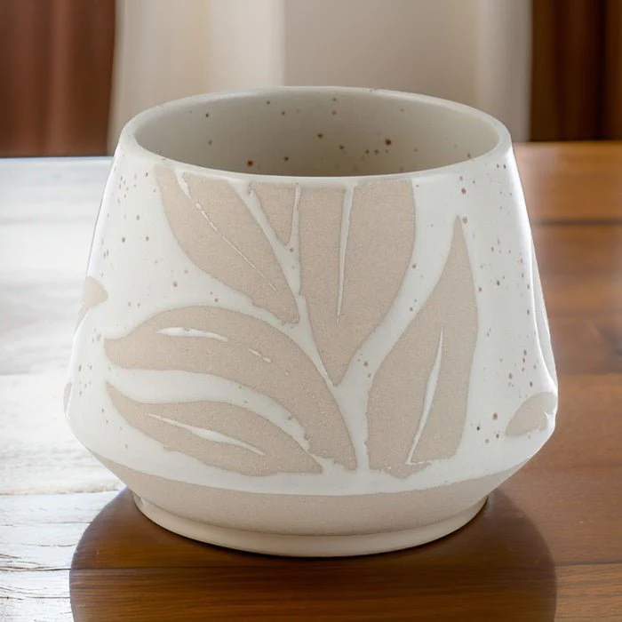 Hesperantha Detail Plant Pot - Image 4