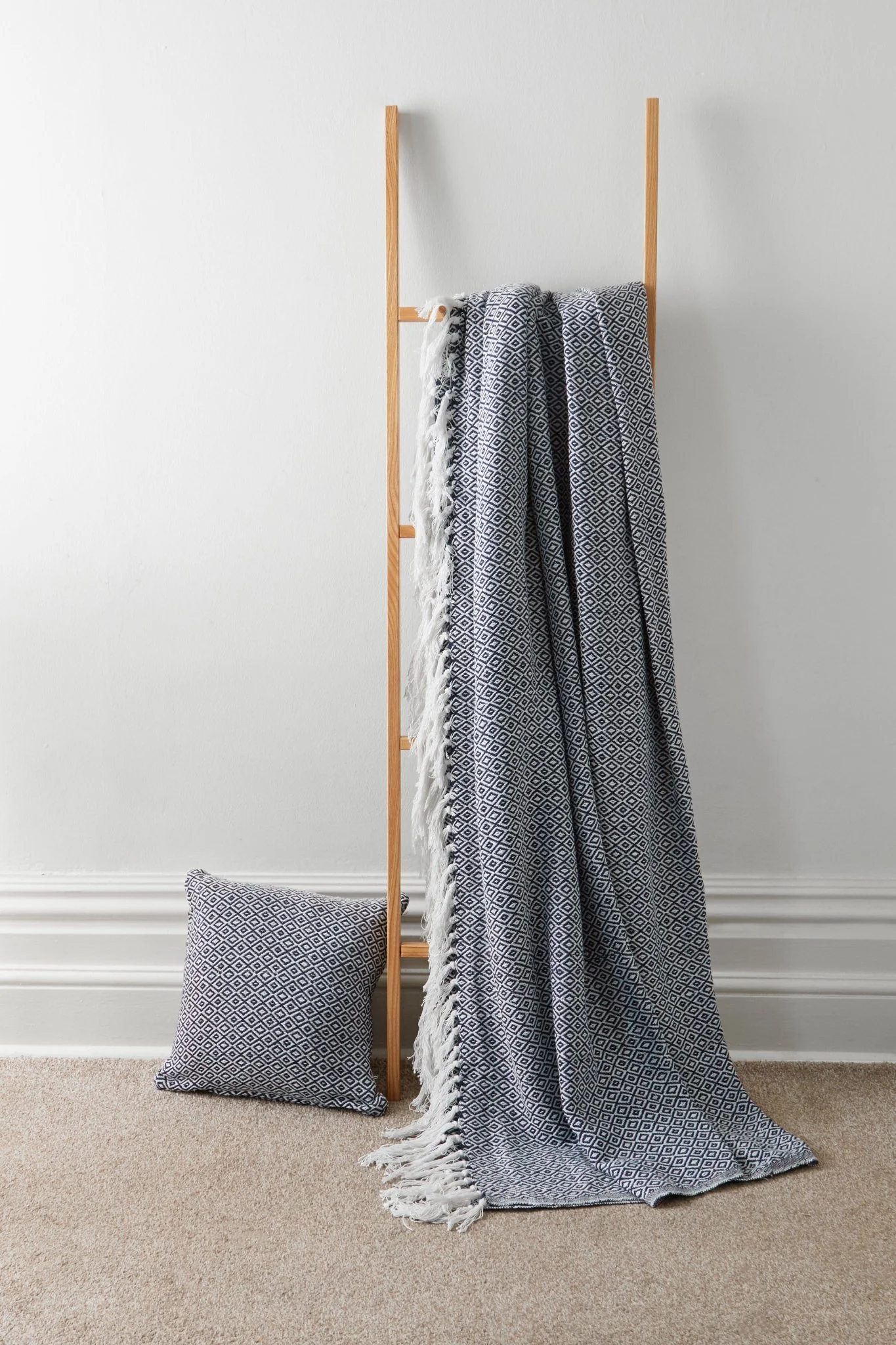 Regal Handwoven Pure Cotton Throw Blanket with Diamond Geometric Pattern Eco-Friendly Durable Bedspread Sofa Cover in Multiple Sizes - Image 3