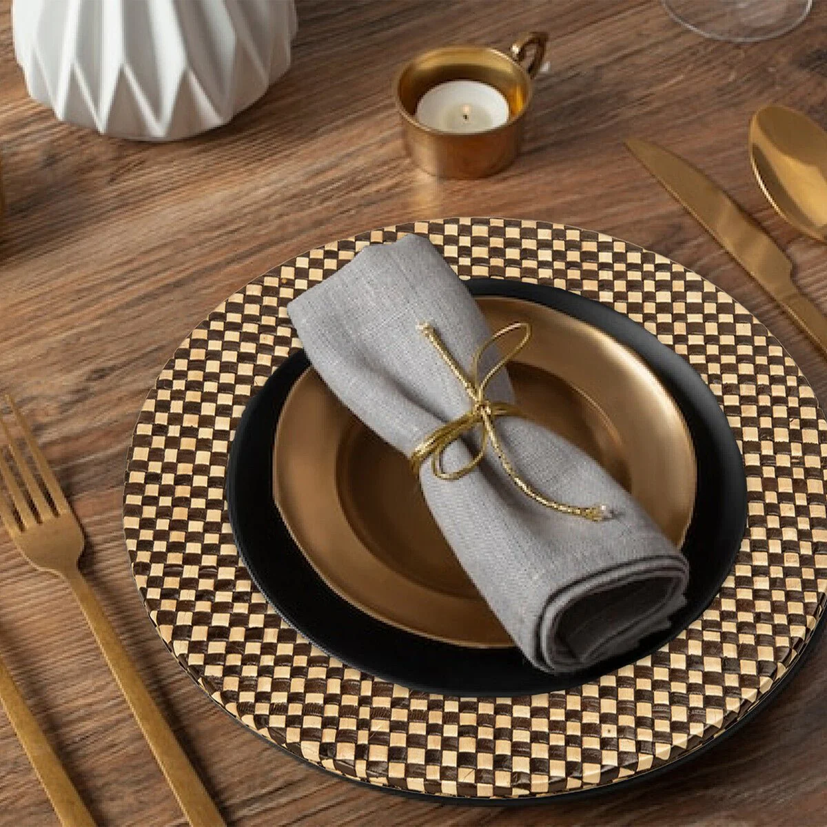Set of Four 33cm Dia Pandanus Black and Natural Charger Plates - Image 5