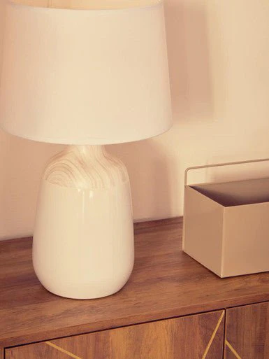 Wenita White Ceramic Table Lamp - Image 3
