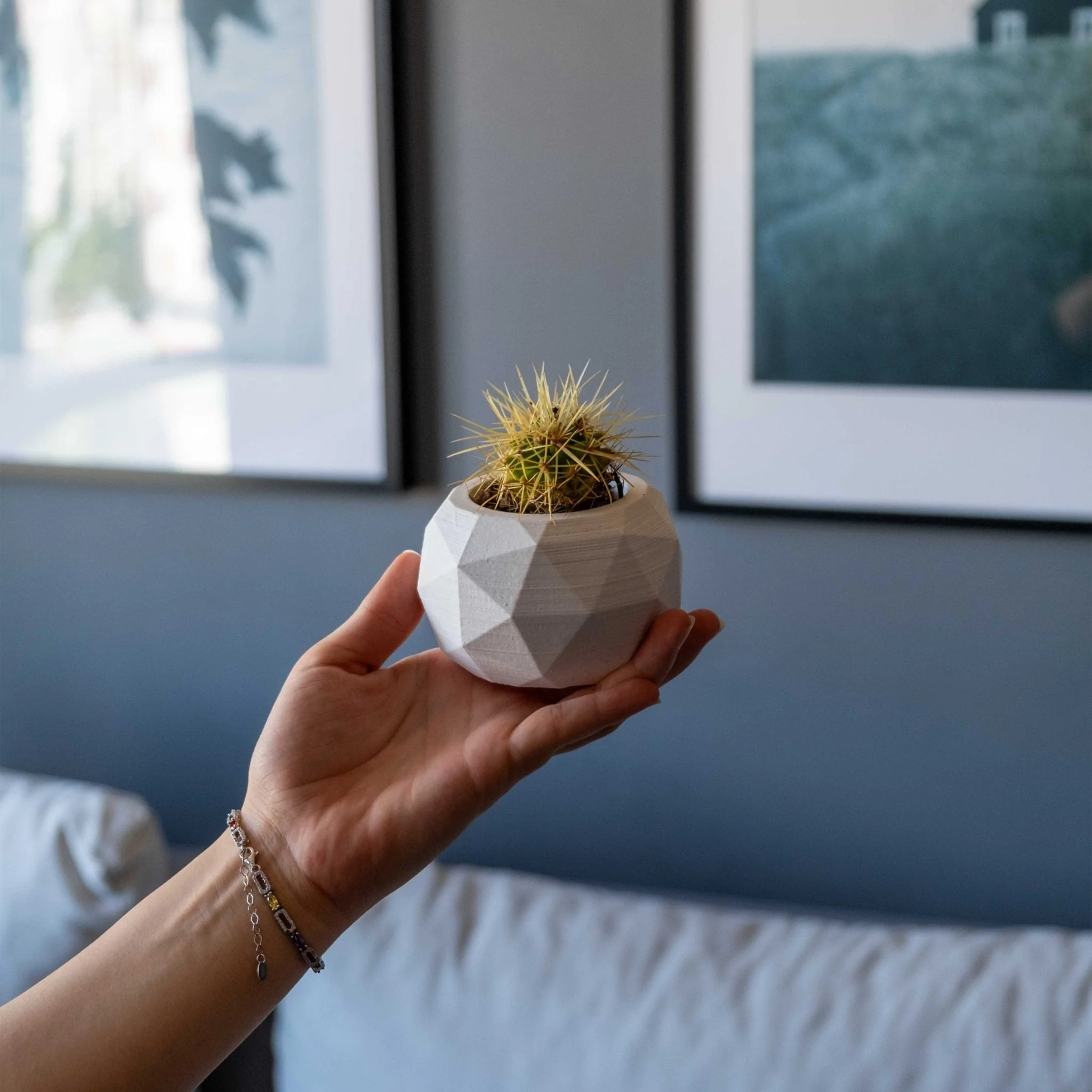 WHITE CONCRETE DIAGONAL POT - Image 2