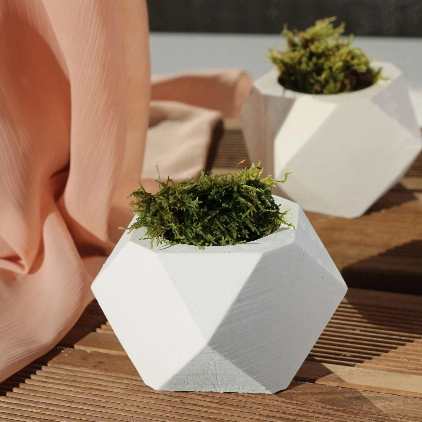 WHITE CONCRETE HEXAGONAL POT