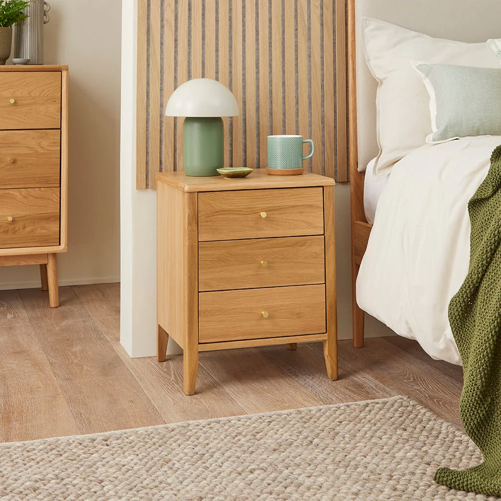 Wright Oak 3 Drawer Bedside Table - Image 3