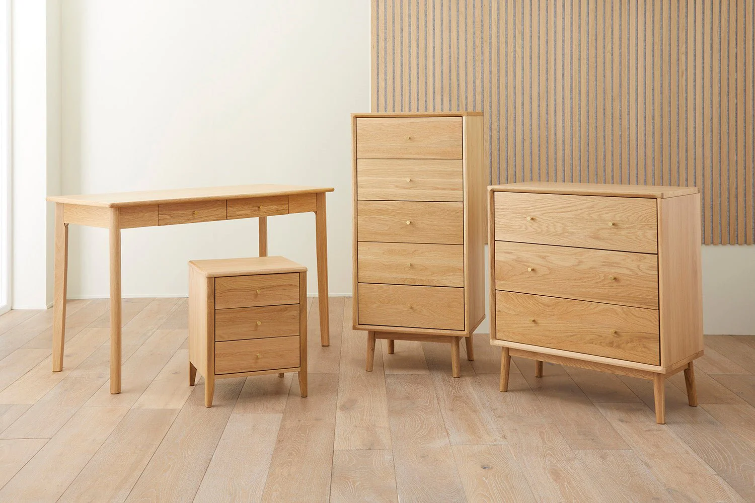 Wright Oak 3 Drawer Bedside Table - Image 7